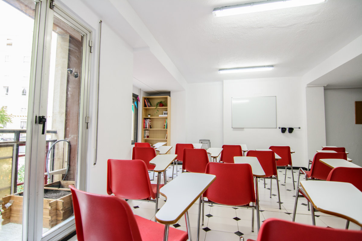 red class room spanish school valencia